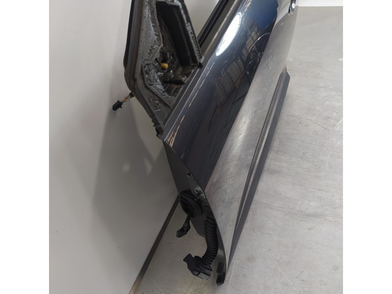 Recambio de puerta delantera izquierda para renault megane iii berlina 5 p emotion referencia OEM IAM 7703074688  