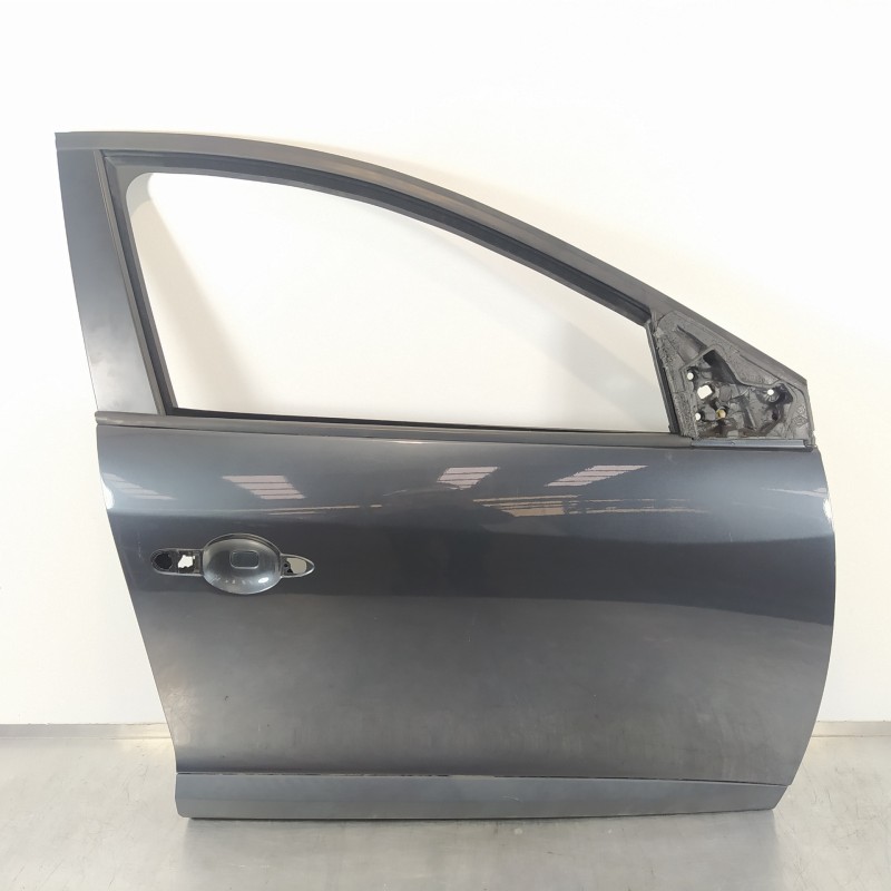 Recambio de puerta delantera derecha para renault megane iii berlina 5 p emotion referencia OEM IAM 7703074688  