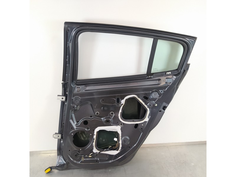 Recambio de puerta trasera derecha para renault megane iii berlina 5 p emotion referencia OEM IAM PA6GF30  