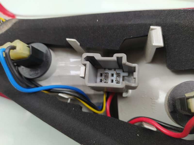 Recambio de piloto trasero izquierdo en porton para volvo xc70 summum awd referencia OEM IAM 009432130120 31095068 2ZR00943213