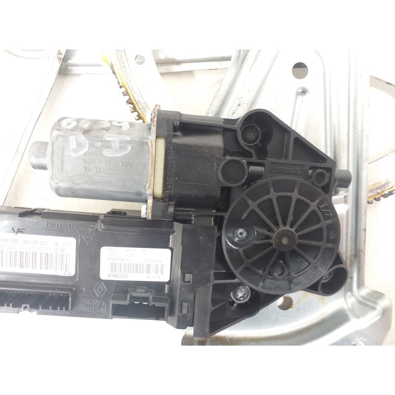 Recambio de elevalunas delantero izquierdo para renault megane iii berlina 5 p emotion referencia OEM IAM 807210002R 807315510R 