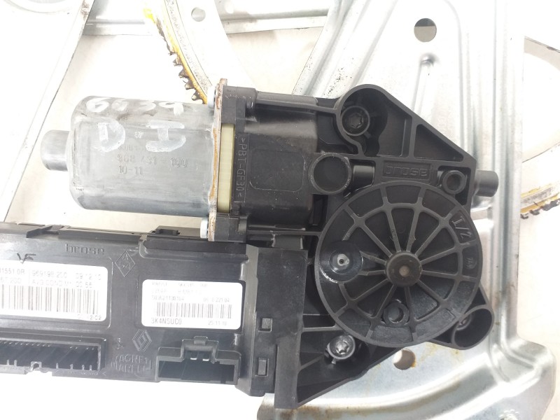 Recambio de elevalunas delantero izquierdo para renault megane iii berlina 5 p emotion referencia OEM IAM 807210002R 807315510R 