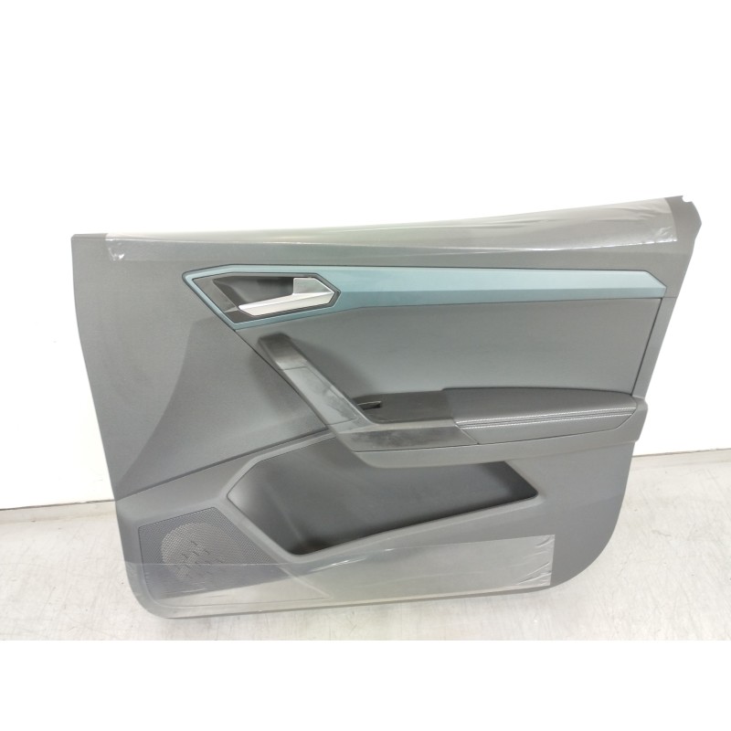 Recambio de guarnecido puerta delantera derecha para seat arona xperience referencia OEM IAM 6F0867114  