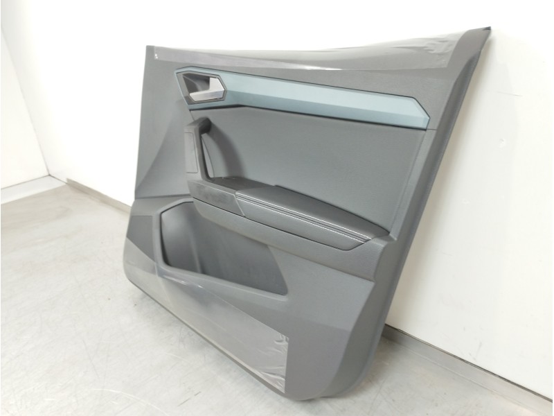 Recambio de guarnecido puerta delantera derecha para seat arona xperience referencia OEM IAM 6F0867114  