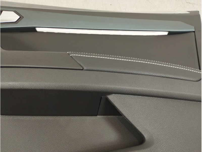 Recambio de guarnecido puerta delantera derecha para seat arona xperience referencia OEM IAM 6F0867114  