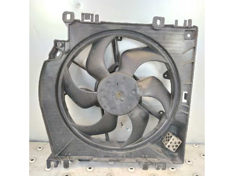 Recambio de electroventilador para renault clio iii expression referencia OEM IAM 8200966248  