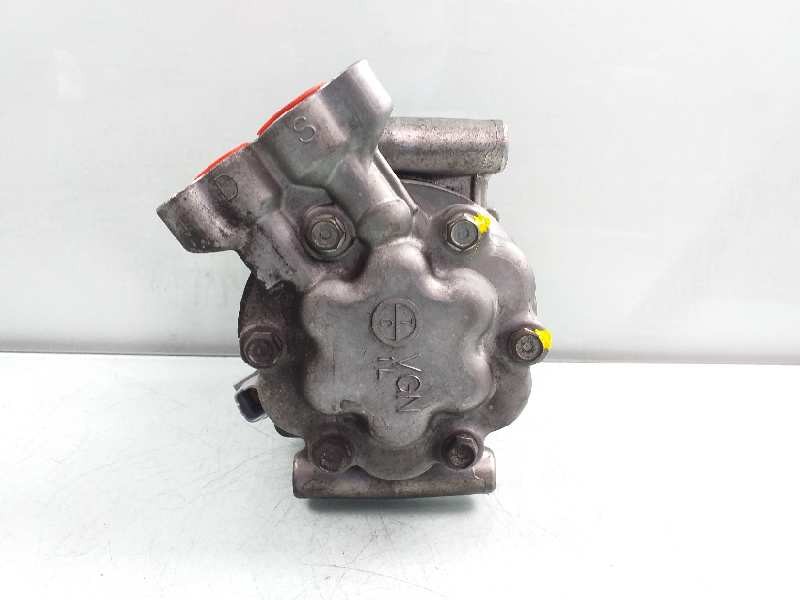 Recambio de compresor aire acondicionado para renault clio iii expression referencia OEM IAM 8200953359A  