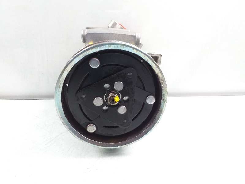 Recambio de compresor aire acondicionado para renault clio iii expression referencia OEM IAM 8200953359A  