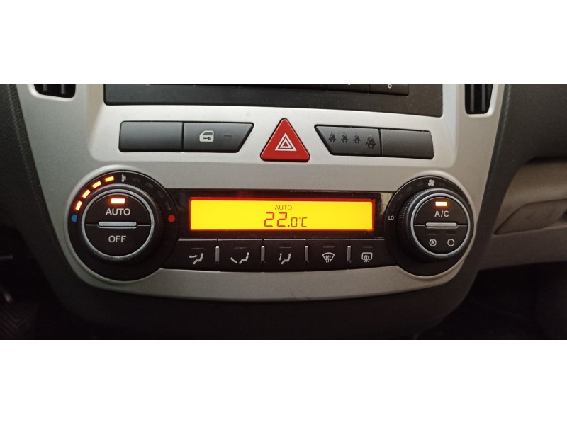 Recambio de mando climatizador para kia cee´d active referencia OEM IAM 972501H600  