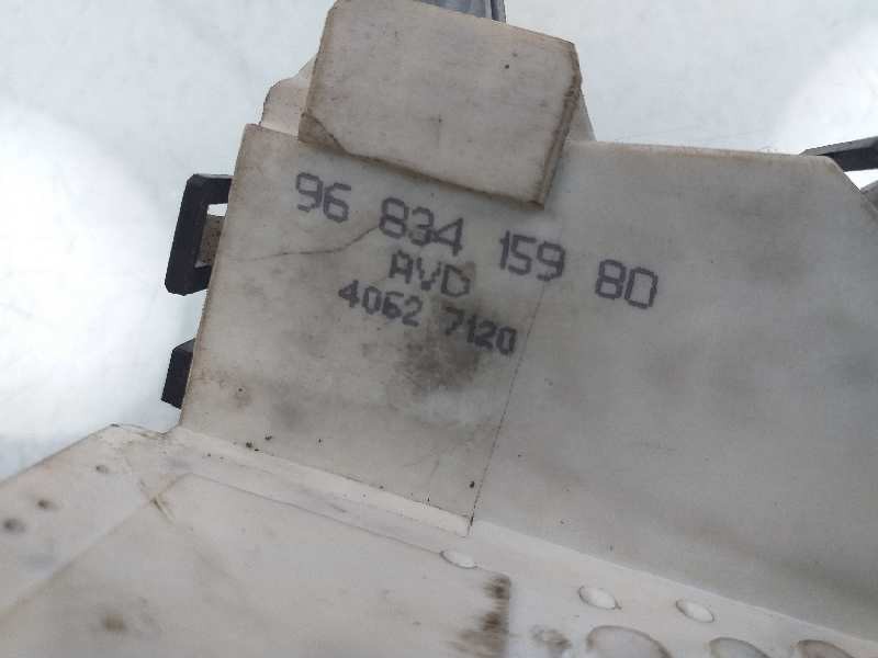 Recambio de cerradura puerta delantera derecha para citroën c4 berlina collection referencia OEM IAM 9683415980  