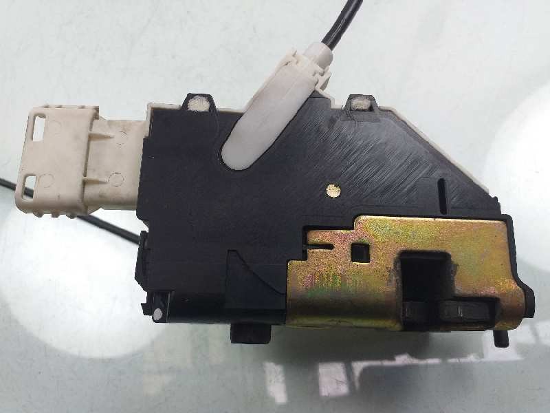 Recambio de cerradura puerta delantera derecha para citroën c4 berlina collection referencia OEM IAM 9683415980  