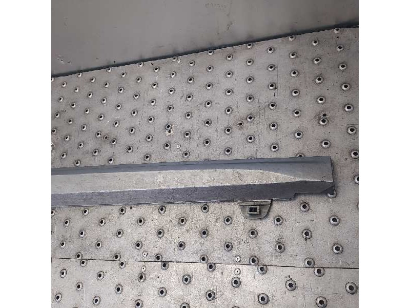 Recambio de faldon lateral para volkswagen up gti referencia OEM IAM   