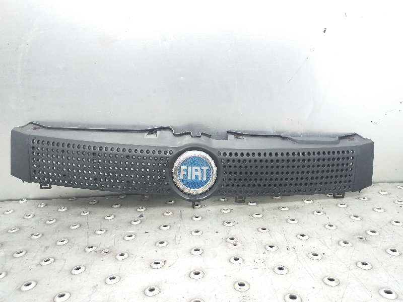 Recambio de rejilla delantera para fiat panda (169) 1.1 8v referencia OEM IAM   