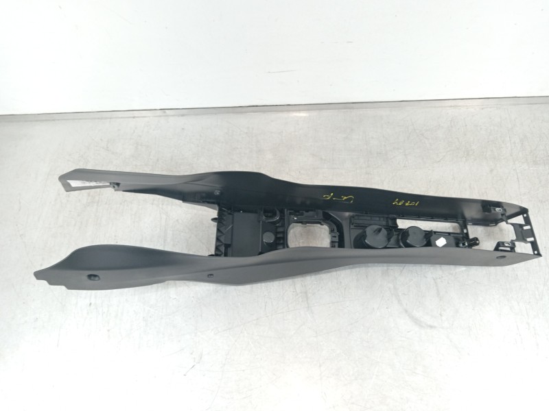 Recambio de consola central para seat ibiza (kj1) fr referencia OEM IAM 6F1863243C  