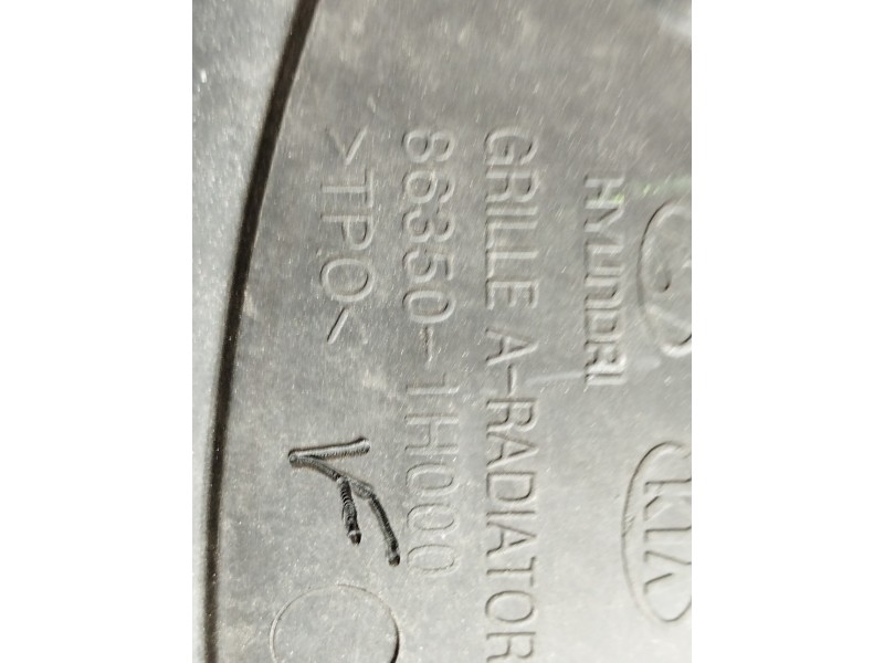 Recambio de rejilla delantera para kia cee´d sporty wagon active referencia OEM IAM 863501H000  