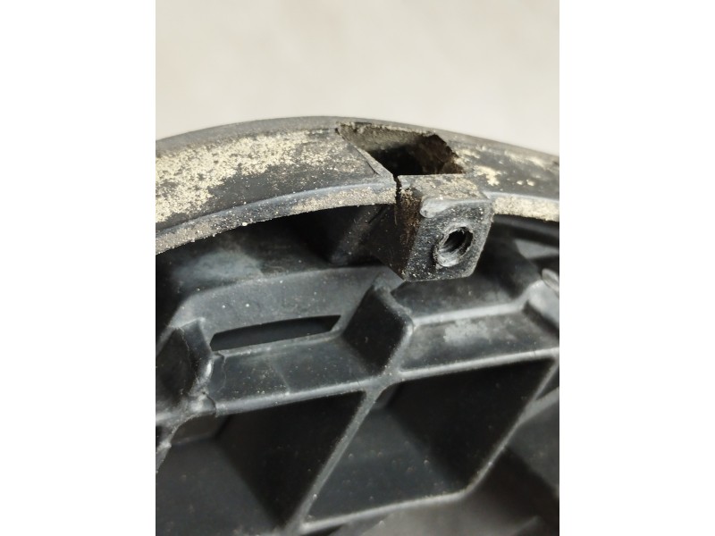 Recambio de rejilla delantera para kia cee´d sporty wagon active referencia OEM IAM 863501H000  