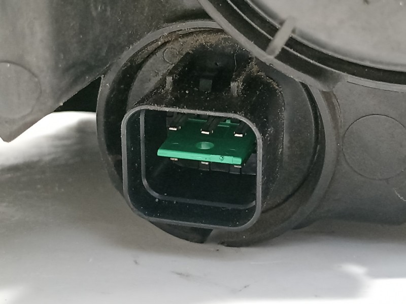 Recambio de faro izquierdo para kia sorento 2.5 crdi active referencia OEM IAM 921013E5XX  