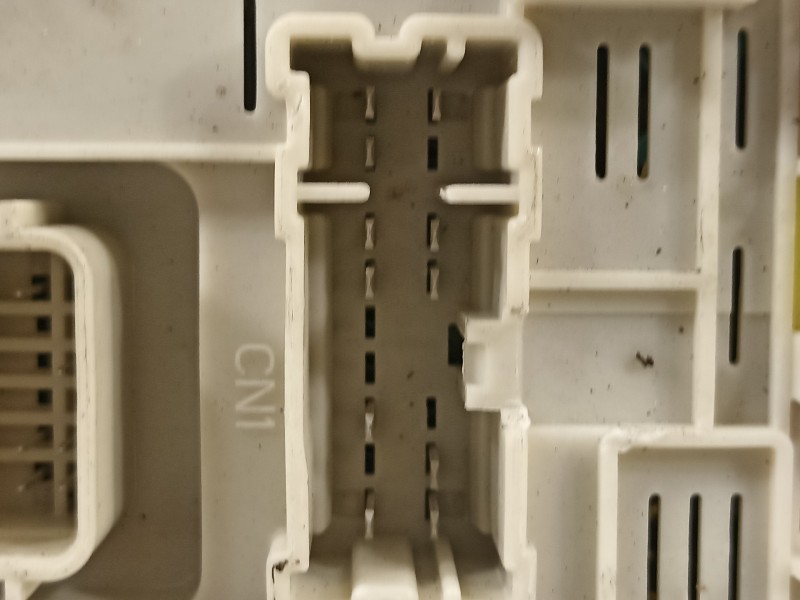 Recambio de caja reles / fusibles para renault zoe bose referencia OEM IAM 284B64259R  