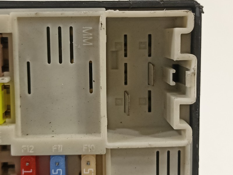 Recambio de caja reles / fusibles para renault zoe bose referencia OEM IAM 284B64259R  