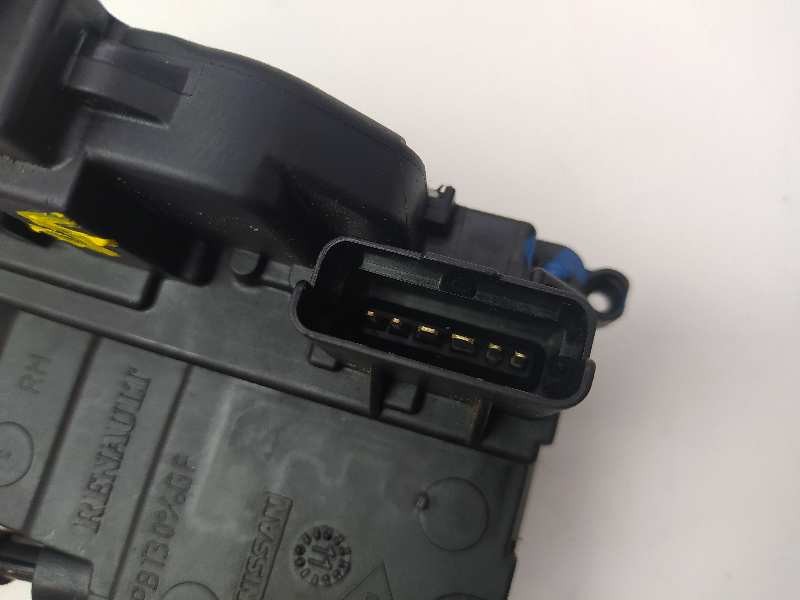 Recambio de cerradura puerta trasera derecha para renault scenic iii dynamique referencia OEM IAM 825020033R  