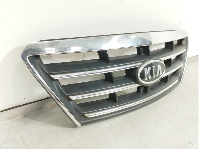 Recambio de rejilla delantera para kia sorento 2.5 crdi active referencia OEM IAM 863503E020  