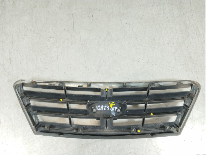 Recambio de rejilla delantera para kia sorento 2.5 crdi active referencia OEM IAM 863503E020  