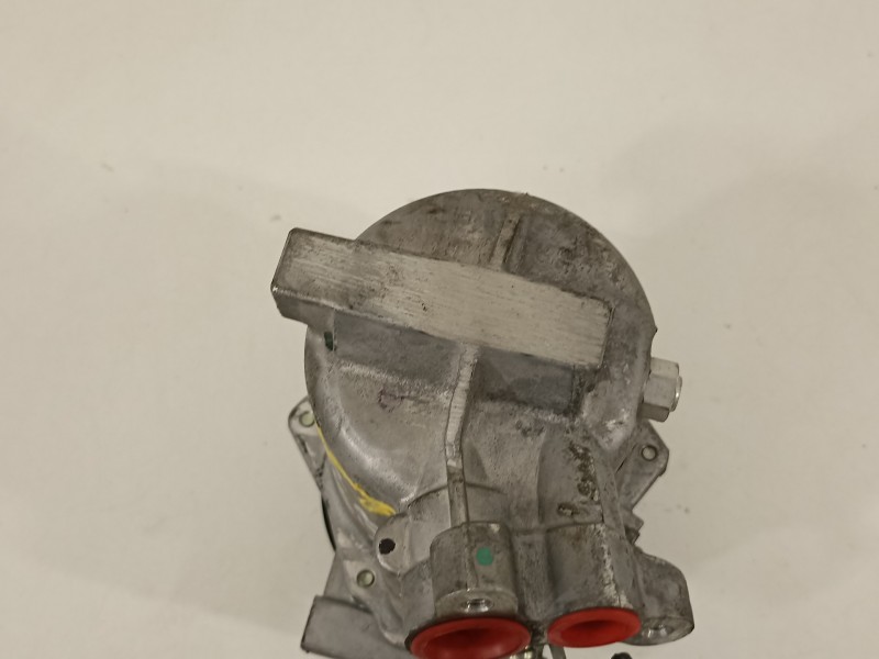 Recambio de compresor aire acondicionado para dacia duster ambiance 4x2 referencia OEM IAM 926008367R  