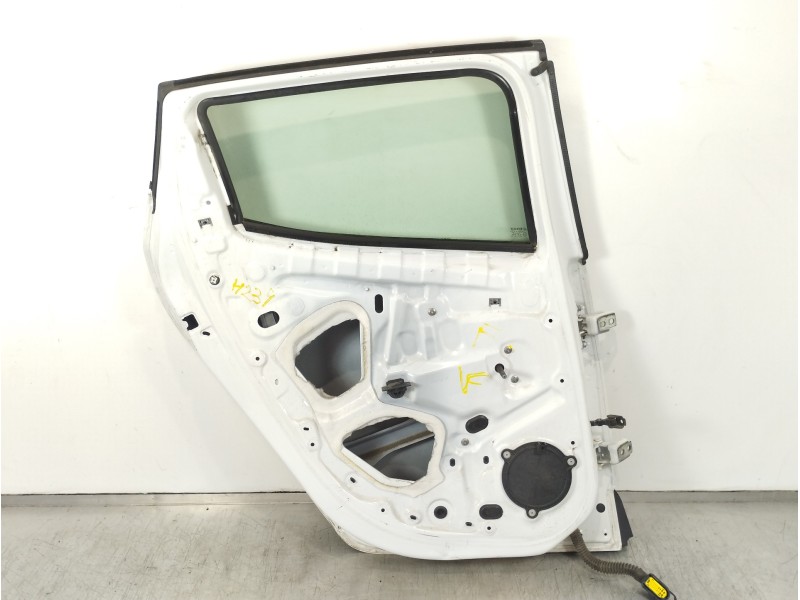 Recambio de puerta trasera izquierda para renault clio iv business referencia OEM IAM 821016892R  