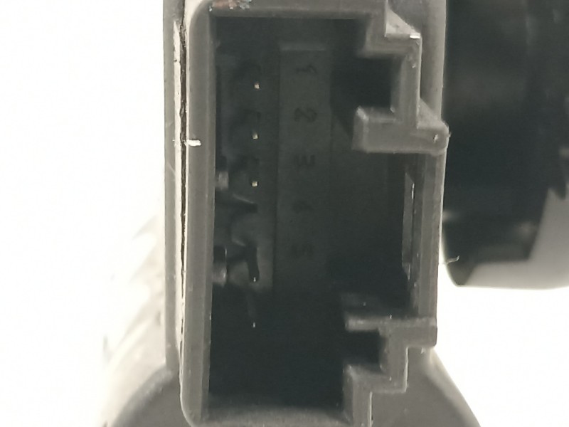 Recambio de motor apertura trampillas climatizador para seat ibiza (6l1) signo referencia OEM IAM 132801357  