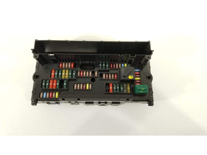 CAJA RELES / FUSIBLES 61149252815 9252815