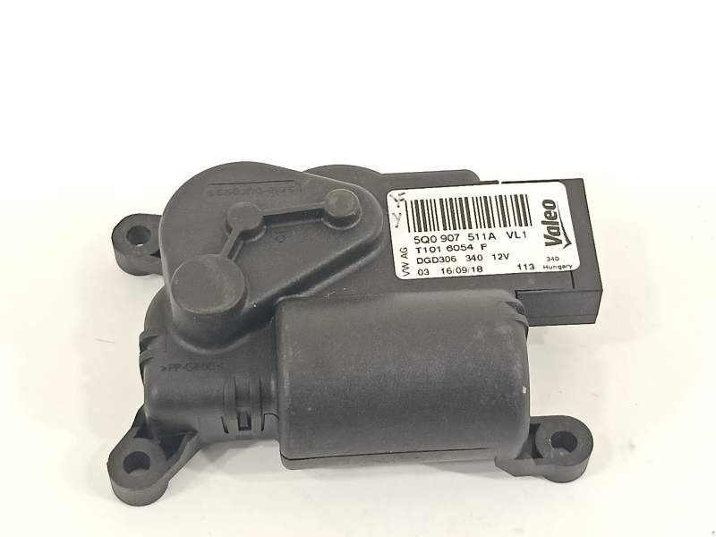 MOTOR APERTURA TRAMPILLAS CLIMATIZADOR 5Q0907511A T1016054F 