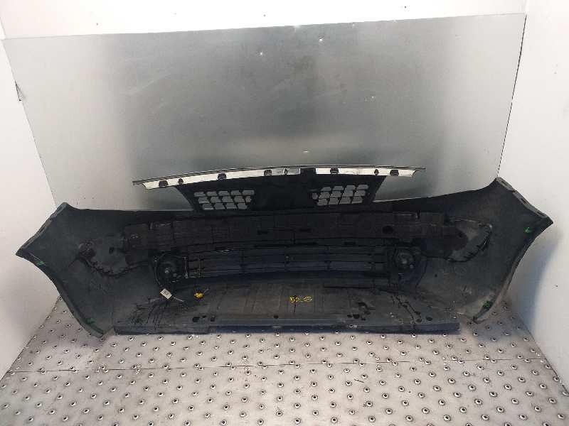 Recambio de paragolpes delantero para renault scenic ii grand confort dynamique referencia OEM IAM 620225303R  