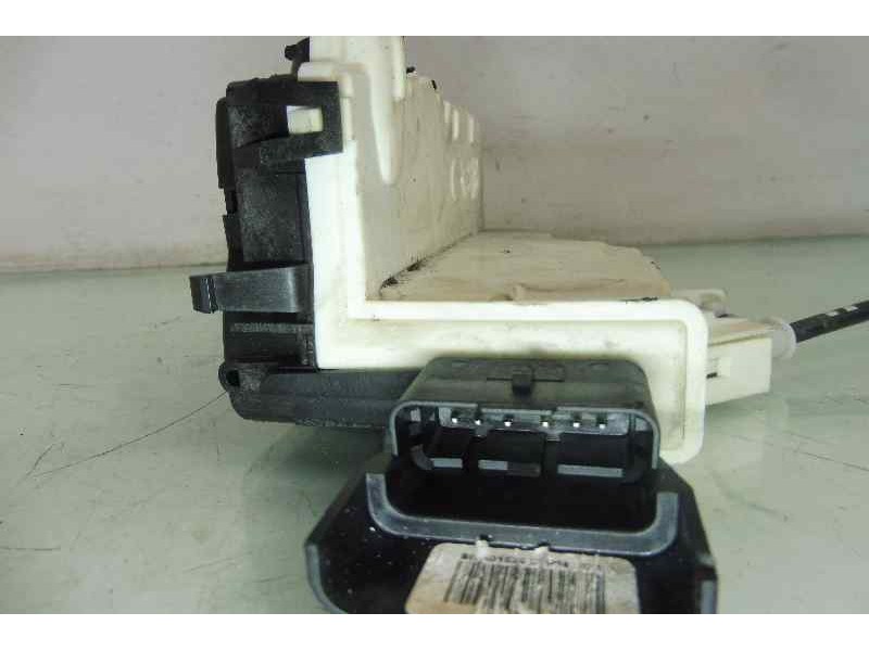 Recambio de cerradura puerta delantera derecha para peugeot partner kombi outdoor referencia OEM IAM 9135EA 828405 