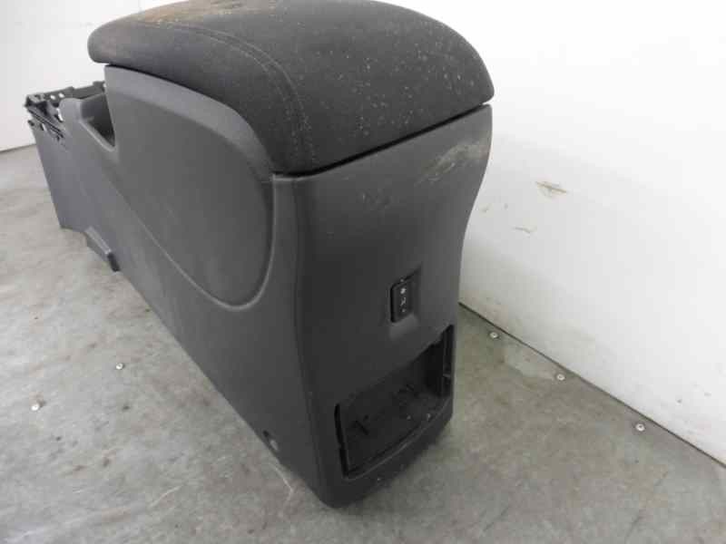 Recambio de apoyabrazos central para renault koleos expression referencia OEM IAM   