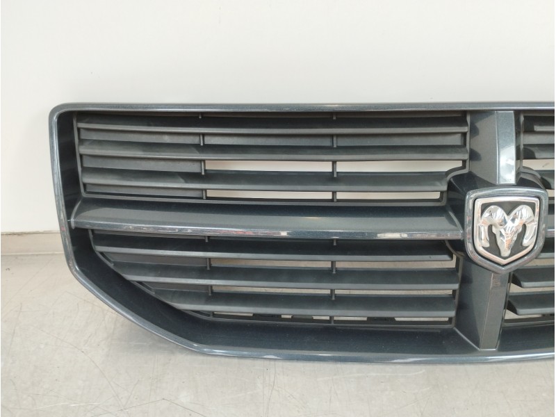 Recambio de rejilla delantera para dodge caliber s referencia OEM IAM   
