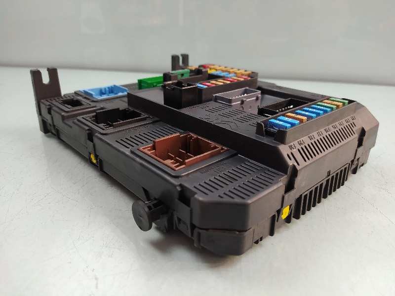 Recambio de caja reles / fusibles para peugeot 2008 (--.2013) style referencia OEM IAM 9807532080  