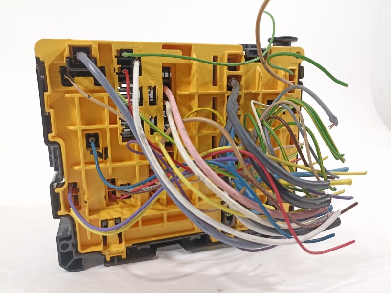 Recambio de caja reles / fusibles para peugeot 208 style referencia OEM IAM 9804848480  