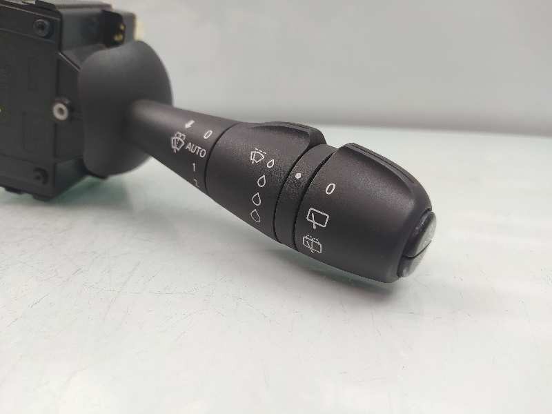 Recambio de mando limpia para renault clio iv dynamique referencia OEM IAM 255675887R  