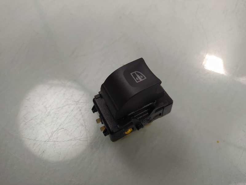 Recambio de mando elevalunas trasero izquierdo para renault clio iv dynamique referencia OEM IAM 254218614R  
