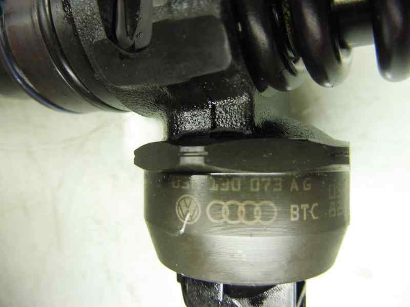 Recambio de inyector para volkswagen golf v berlina (1k1) sportline referencia OEM IAM 038130073AG 0414720215 