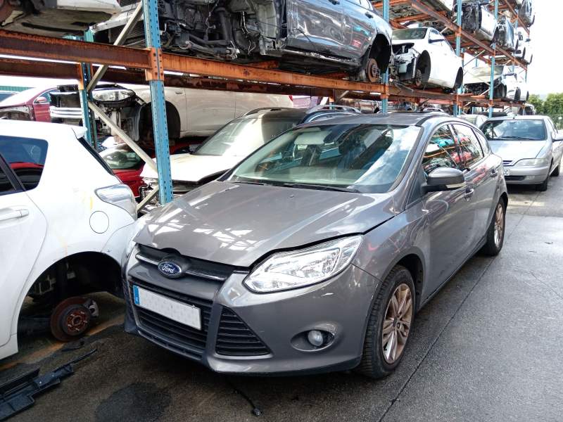 FORD FOCUS III SEDÁN