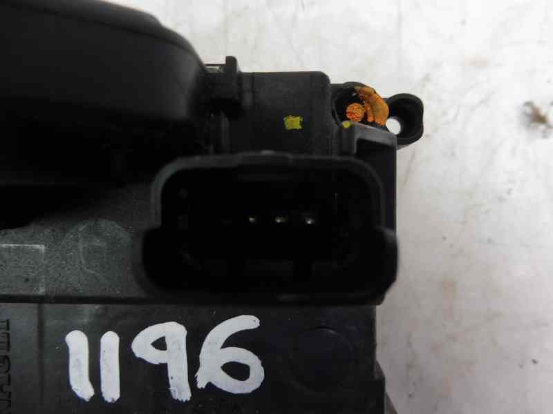 Recambio de cerradura puerta delantera derecha para renault clio iii collection referencia OEM IAM 300125  