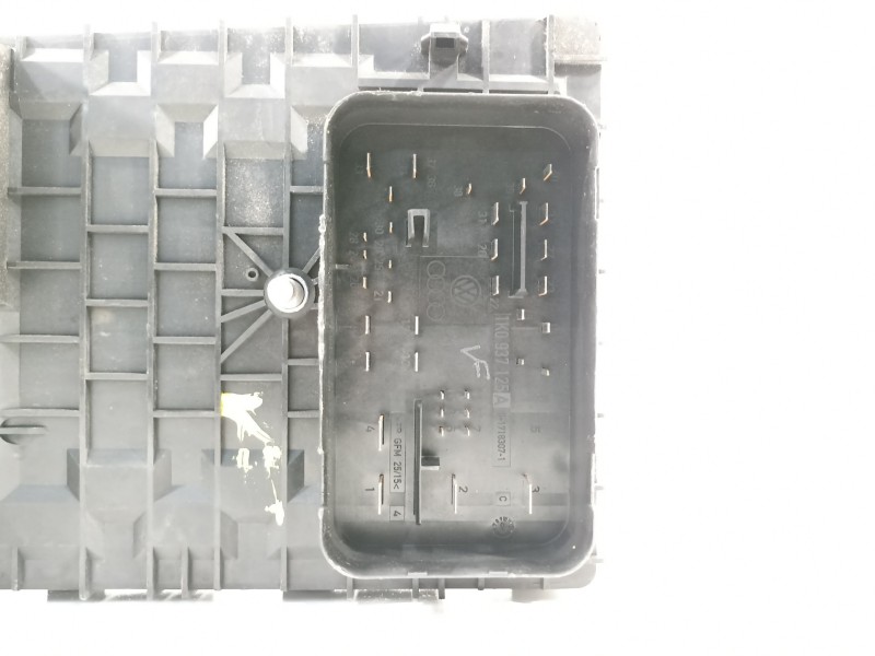 Recambio de caja reles / fusibles para skoda octavia berlina (1z3) active referencia OEM IAM 1K0937125A  