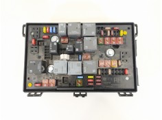 Recambio de caja reles / fusibles para opel astra j lim. selective business referencia OEM IAM 13318782 1110032AB C11000139