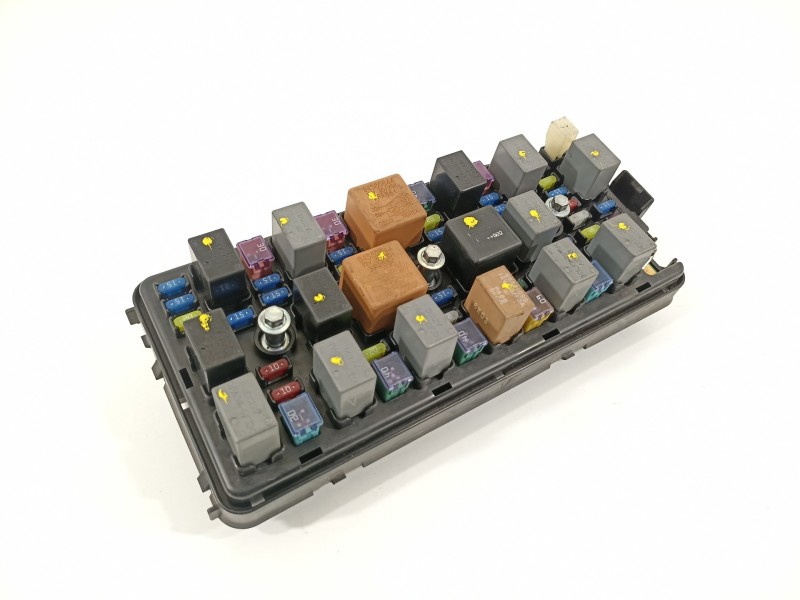 Recambio de caja reles / fusibles para opel antara cosmo 4x4 referencia OEM IAM 1388946  