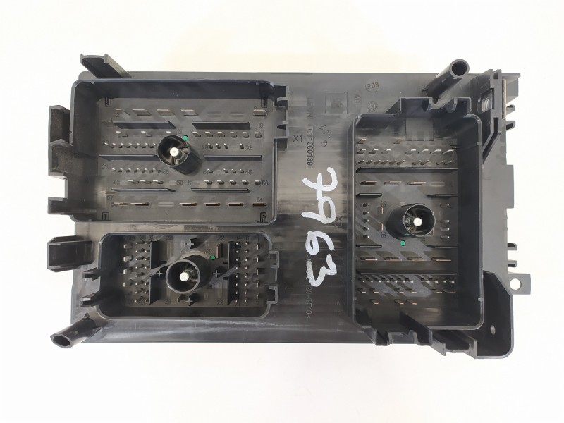Recambio de caja reles / fusibles para opel astra j lim. selective business referencia OEM IAM 13318782 1110032AB C11000139