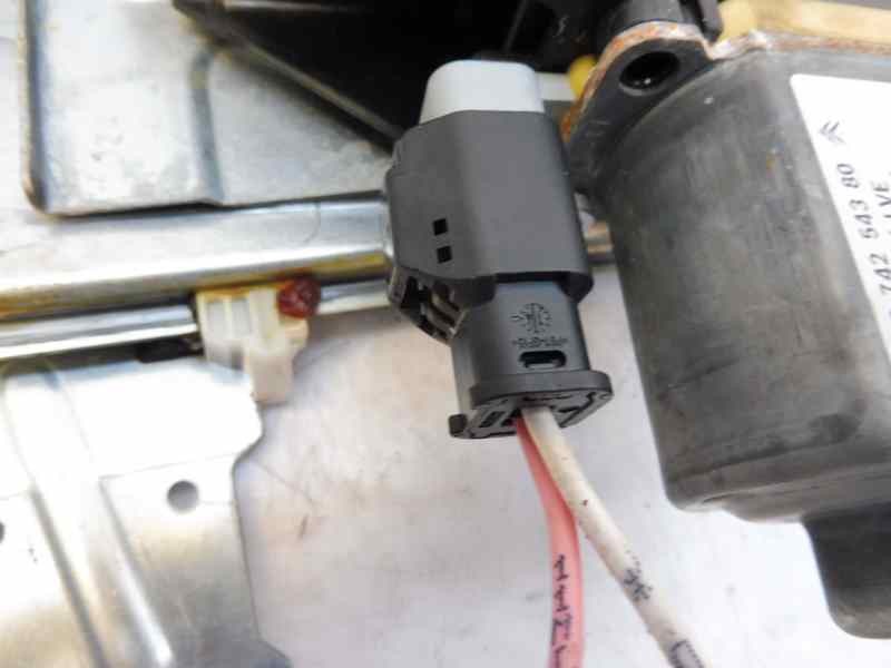 Recambio de elevalunas delantero derecho para peugeot 208 allure referencia OEM IAM 9673154380 9674254380 