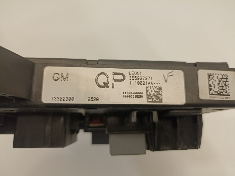 Recambio de caja reles / fusibles para opel astra j lim. selective business referencia OEM IAM 13302300 365927271 