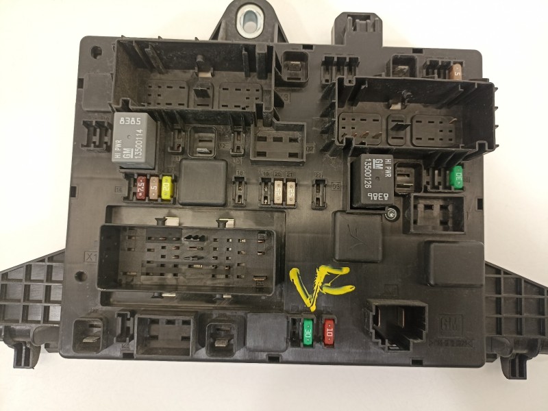 Recambio de caja reles / fusibles para opel astra j lim. selective business referencia OEM IAM 13302300 365927271 