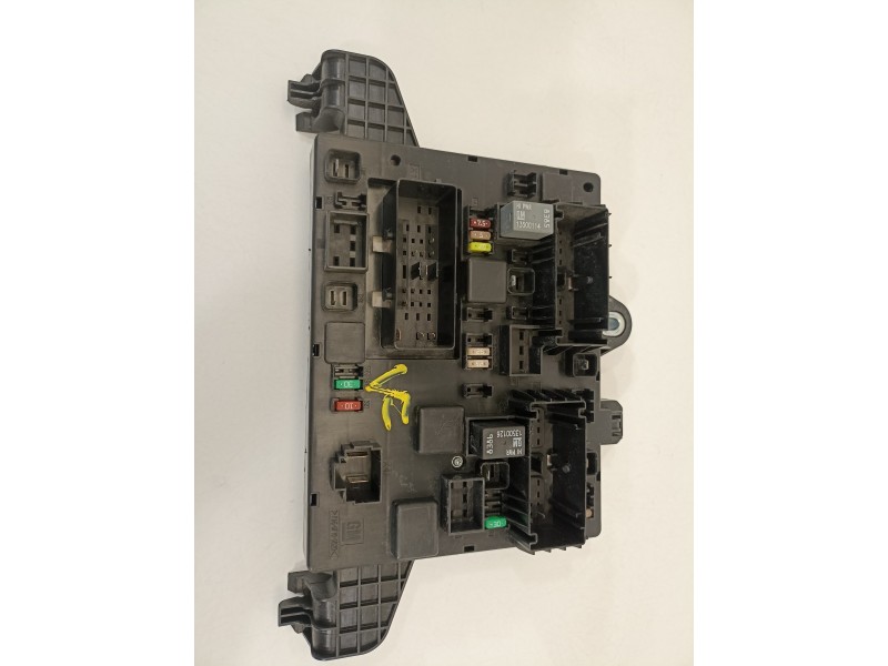 Recambio de caja reles / fusibles para opel astra j lim. selective business referencia OEM IAM 13302300 365927271 